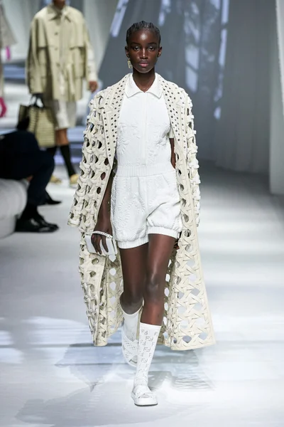 Look 18